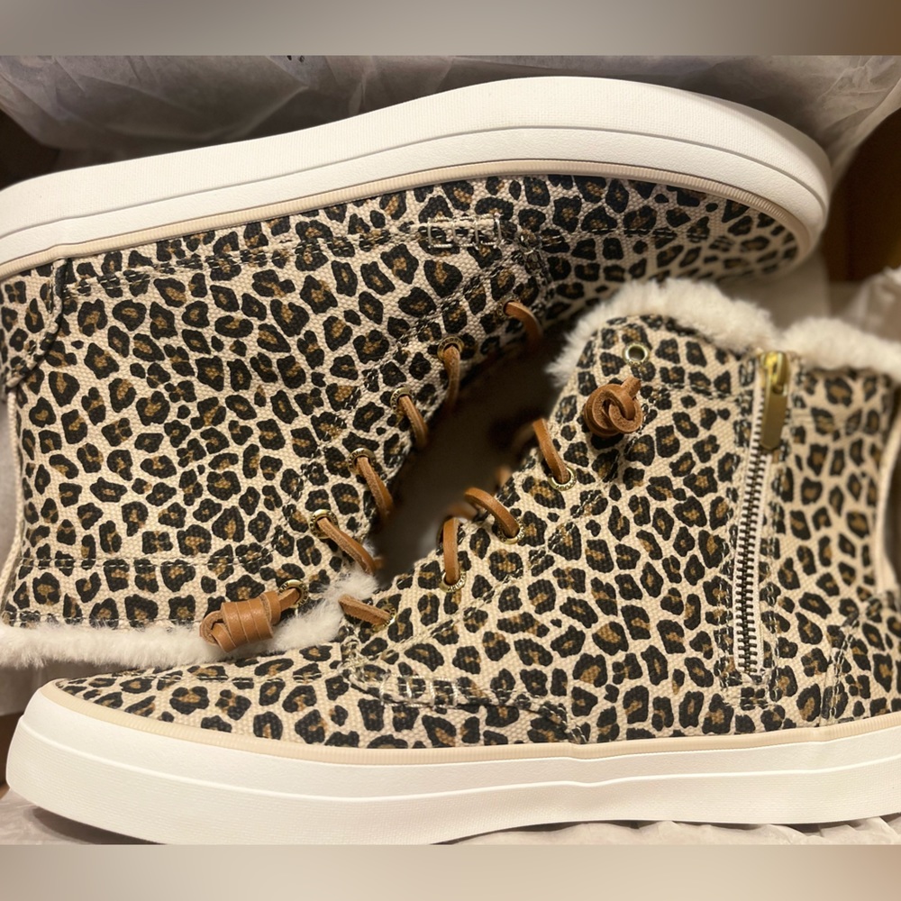 Sperry Crest High-Top Leopard Print shoes. Size 11M (Runs small). New in box.